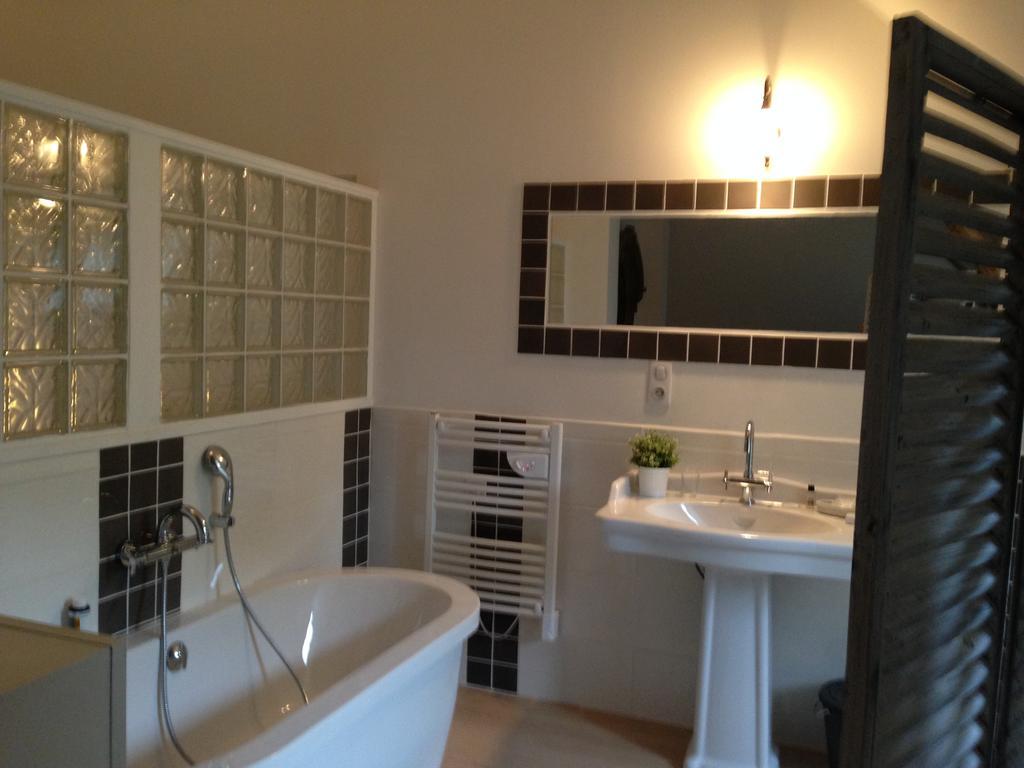 Les Chambres d'Hôtes du Bois Joli Semur-en-Auxois Exterior foto
